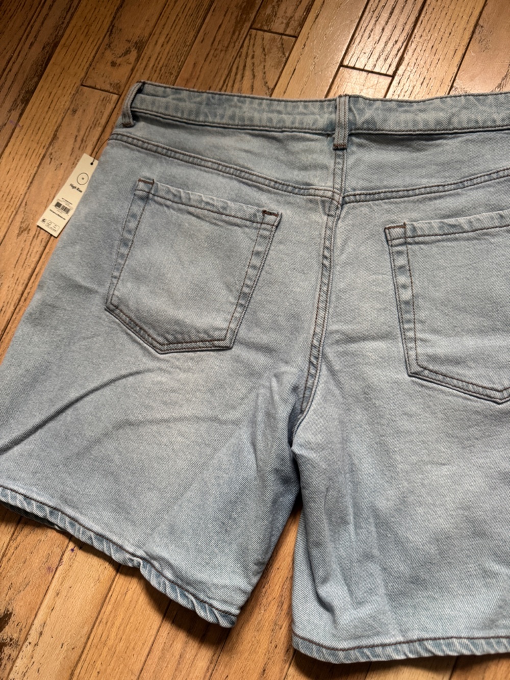 NWT Light Wash Denim High-Rise Shorts with Stud Details size 18 plus size - Picture 5 of 7